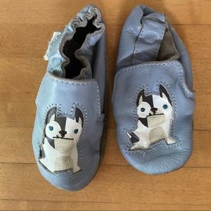Adorable Robeez bulldog leather baby shoes, 6-12mos